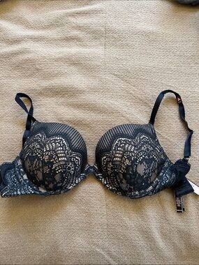 Victoria’s Secret Black Lace Push-Up Bra - NEW WITH TAG